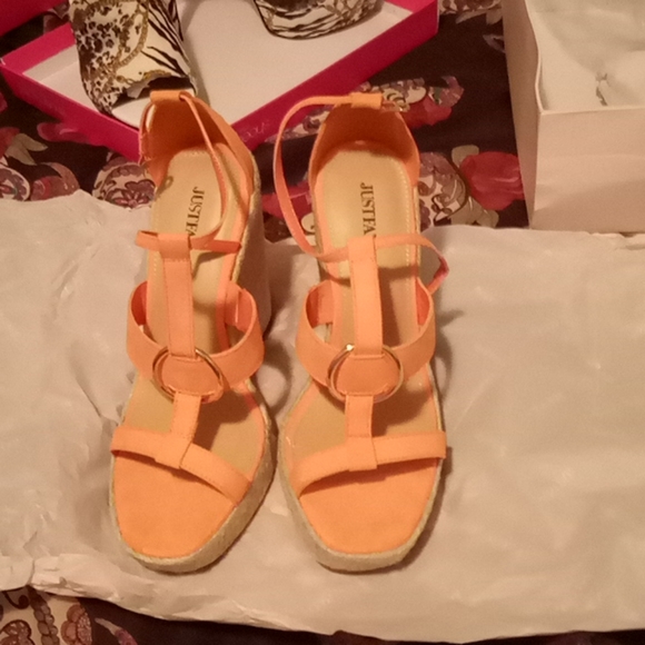 Wedge heels. - Picture 3 of 3